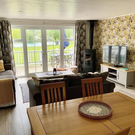 'That One' Our Cotswold Lakeside Lodge Cirencester Luaran gambar