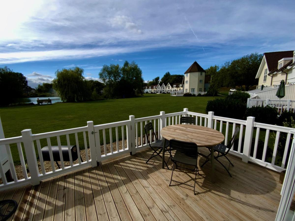'That One' Our Cotswold Lakeside Lodge Cirencester Luaran gambar