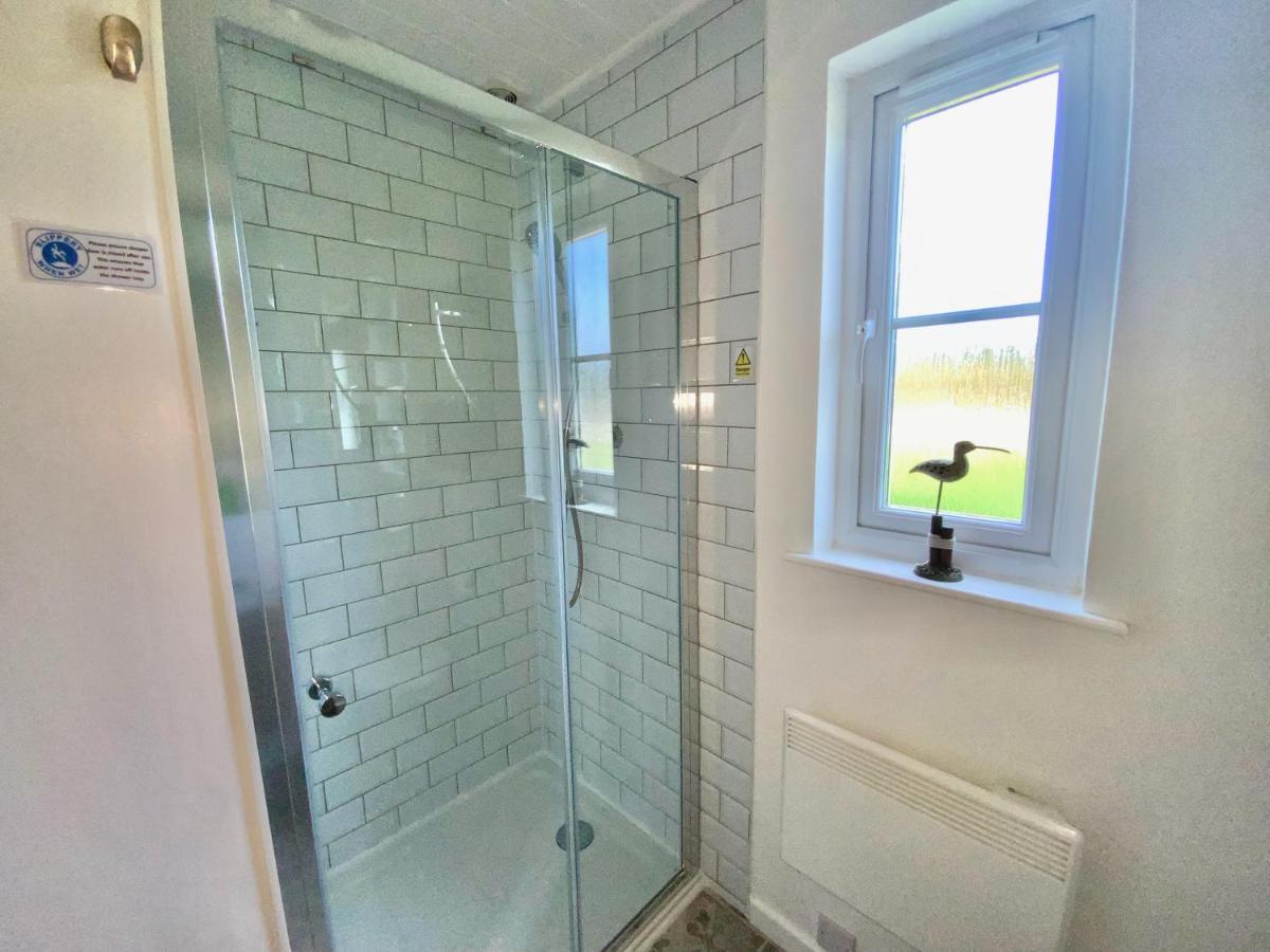 'That One' Our Cotswold Lakeside Lodge Cirencester Luaran gambar