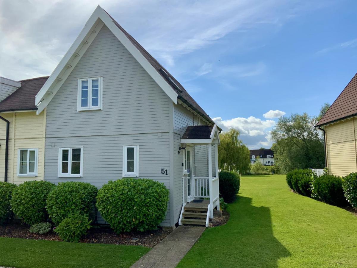 'That One' Our Cotswold Lakeside Lodge Cirencester Luaran gambar