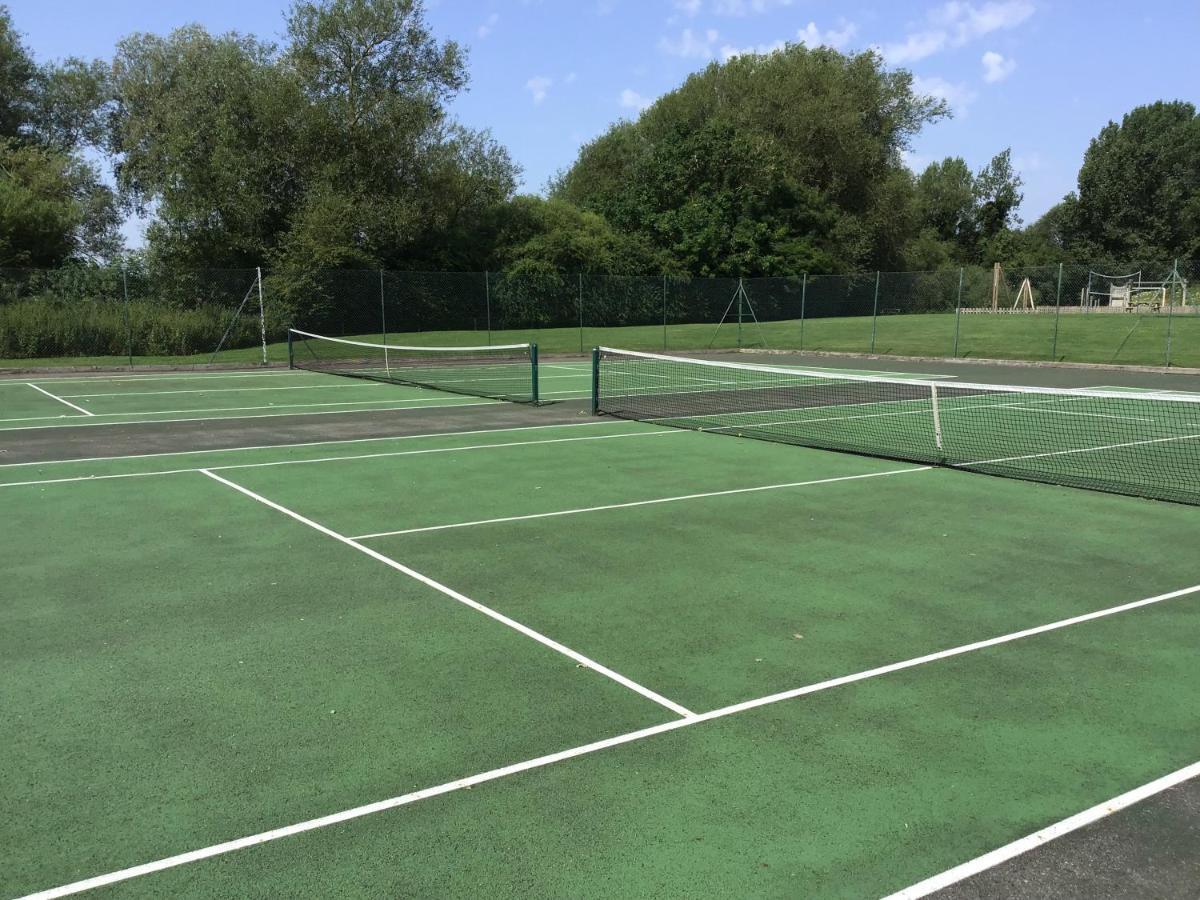 'That One' Our Cotswold Lakeside Lodge Cirencester Luaran gambar