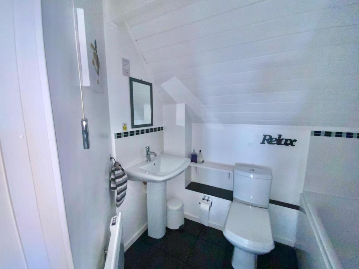 'That One' Our Cotswold Lakeside Lodge Cirencester Luaran gambar