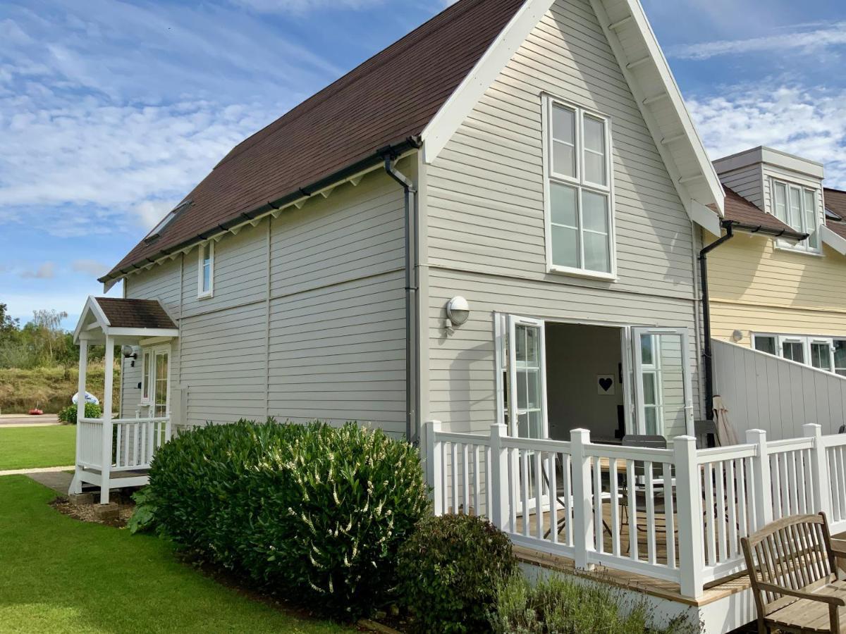 'That One' Our Cotswold Lakeside Lodge Cirencester Luaran gambar