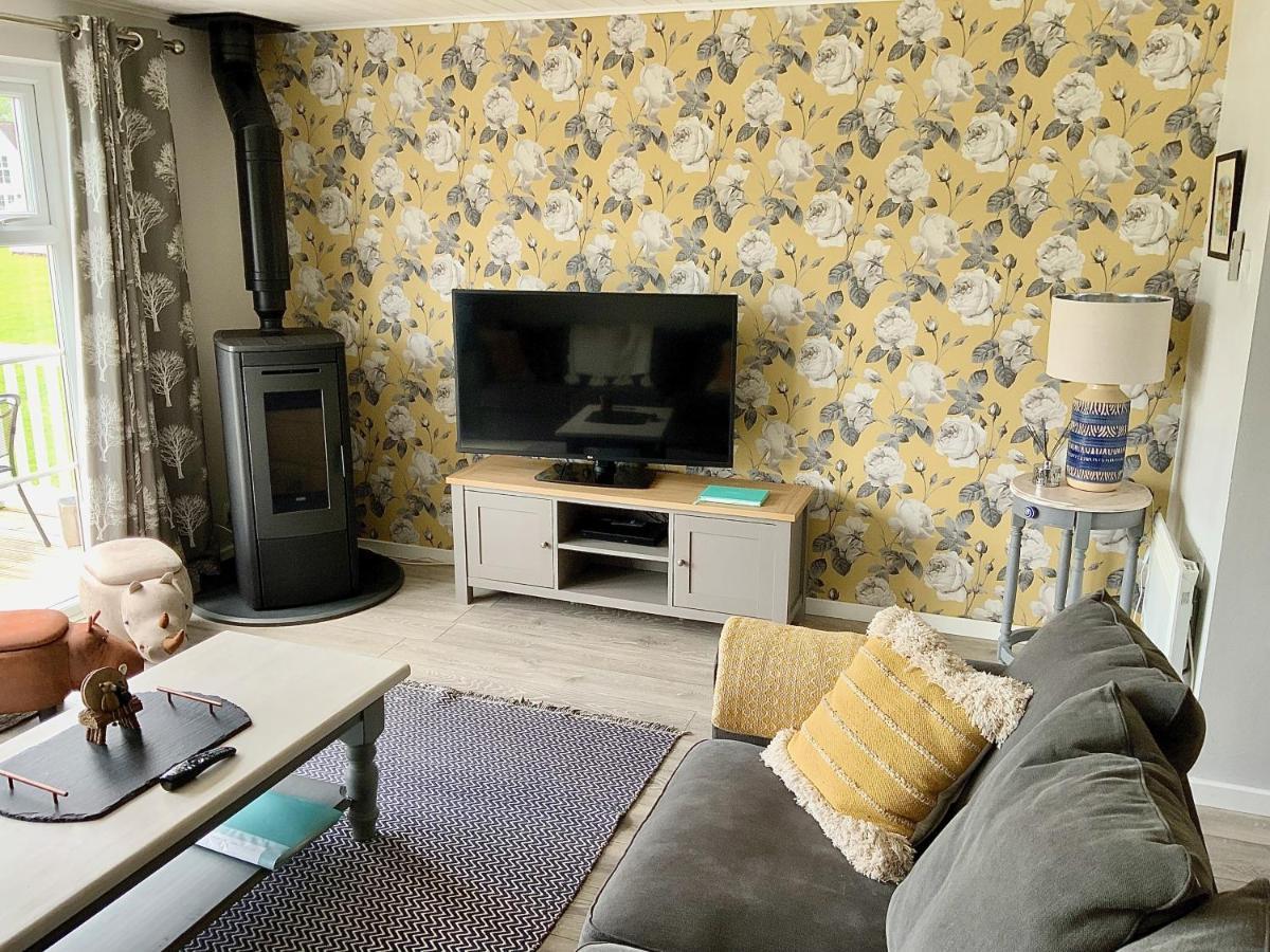 'That One' Our Cotswold Lakeside Lodge Cirencester Luaran gambar