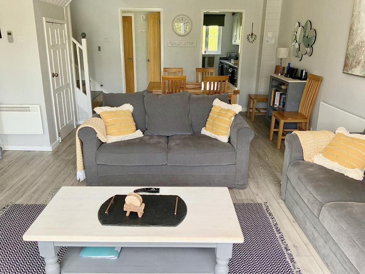 'That One' Our Cotswold Lakeside Lodge Cirencester Luaran gambar